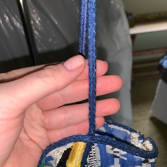 Detailed yet simple flowy dress - Picture 5 of 8